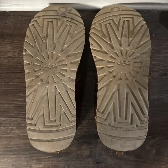 Men’s Ugg Chukka Boots - Picture 6 of 7